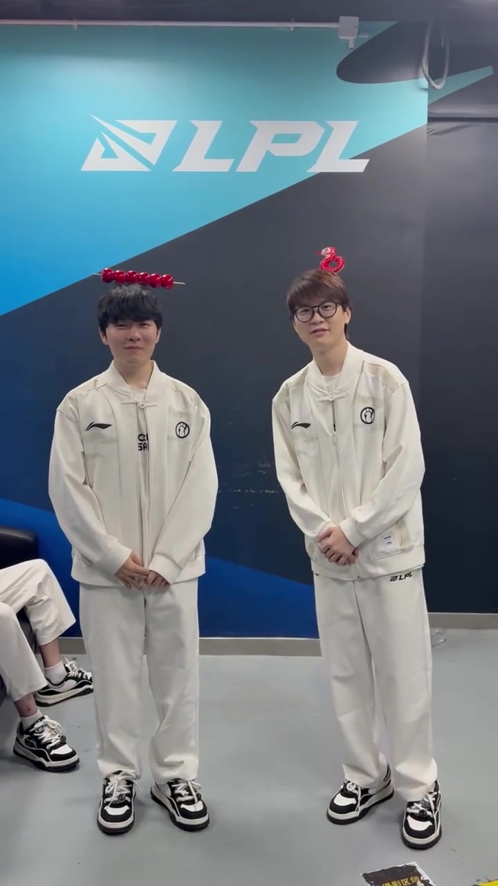 来自iG的赛后问候：嘿！看iG比赛辛苦了?