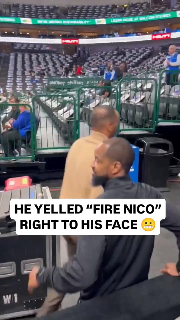 贴脸开大?！球迷当着本人的面大喊“炒掉哈里森” 后者没回应