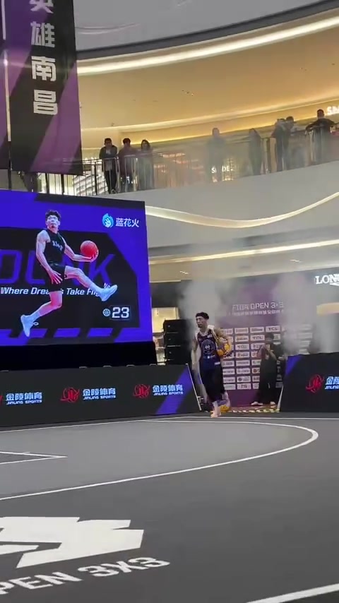 恭喜星哥获得cba扣篮冠军